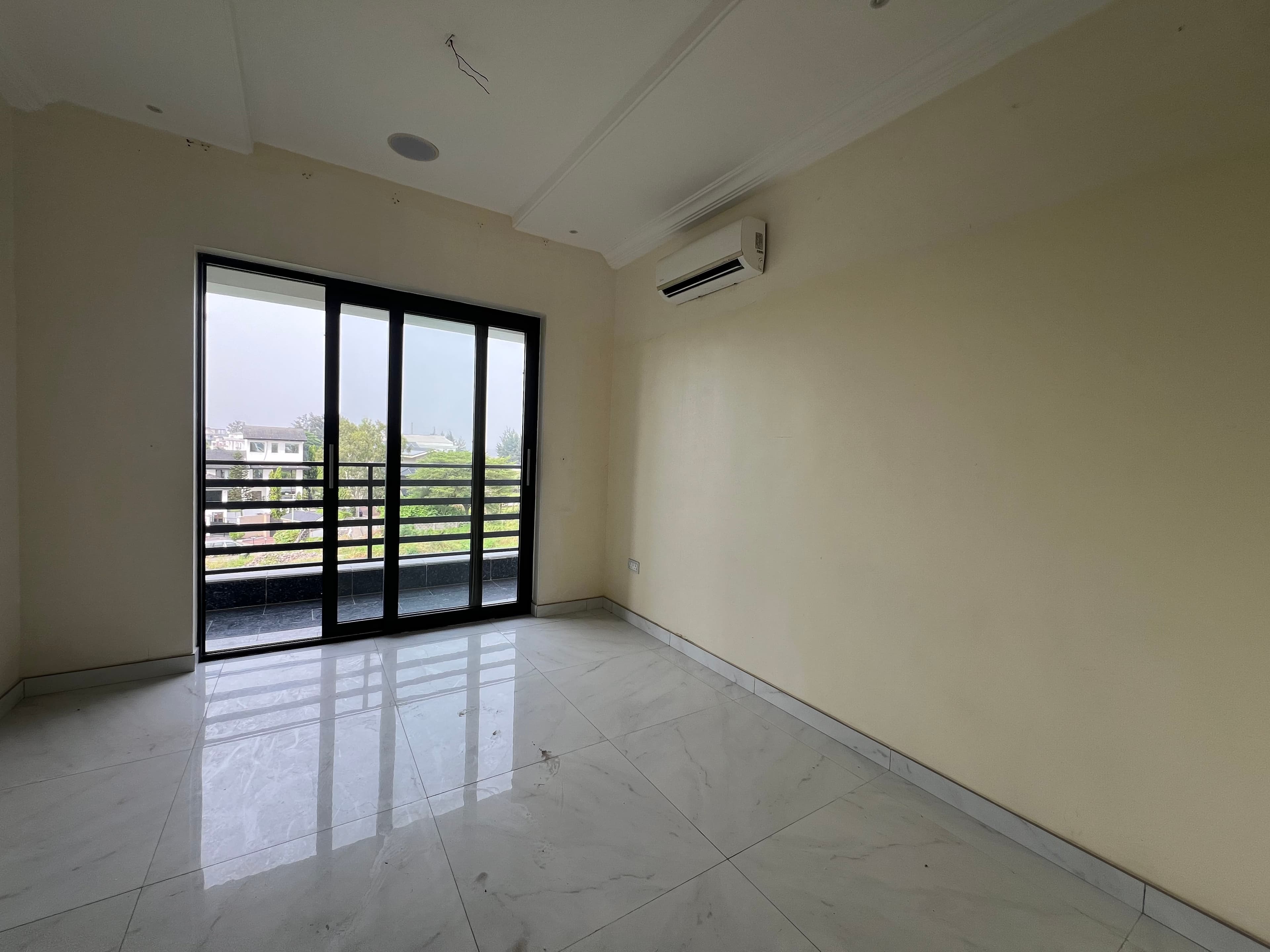 Gallery image - 11