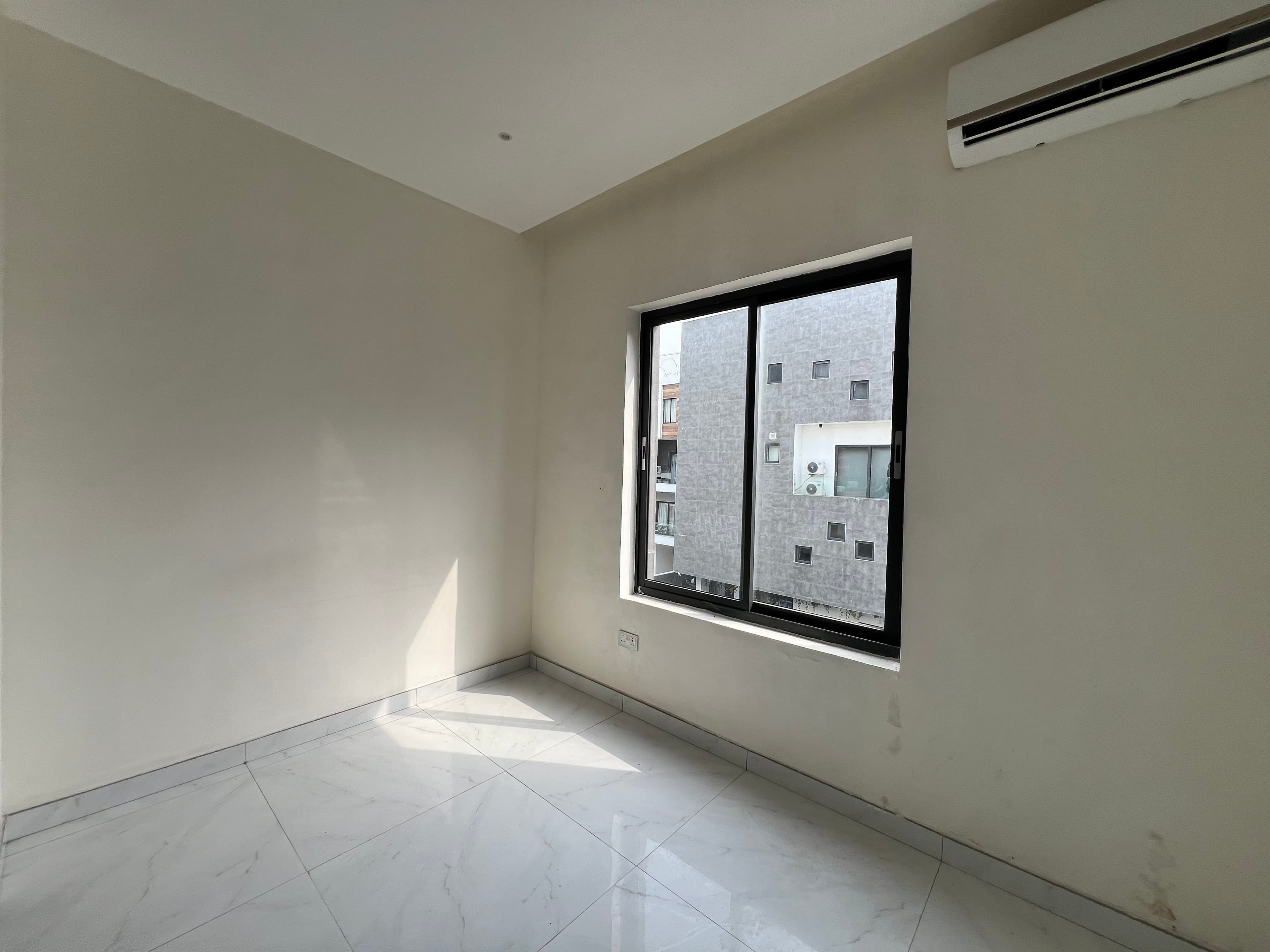 Gallery image - 12