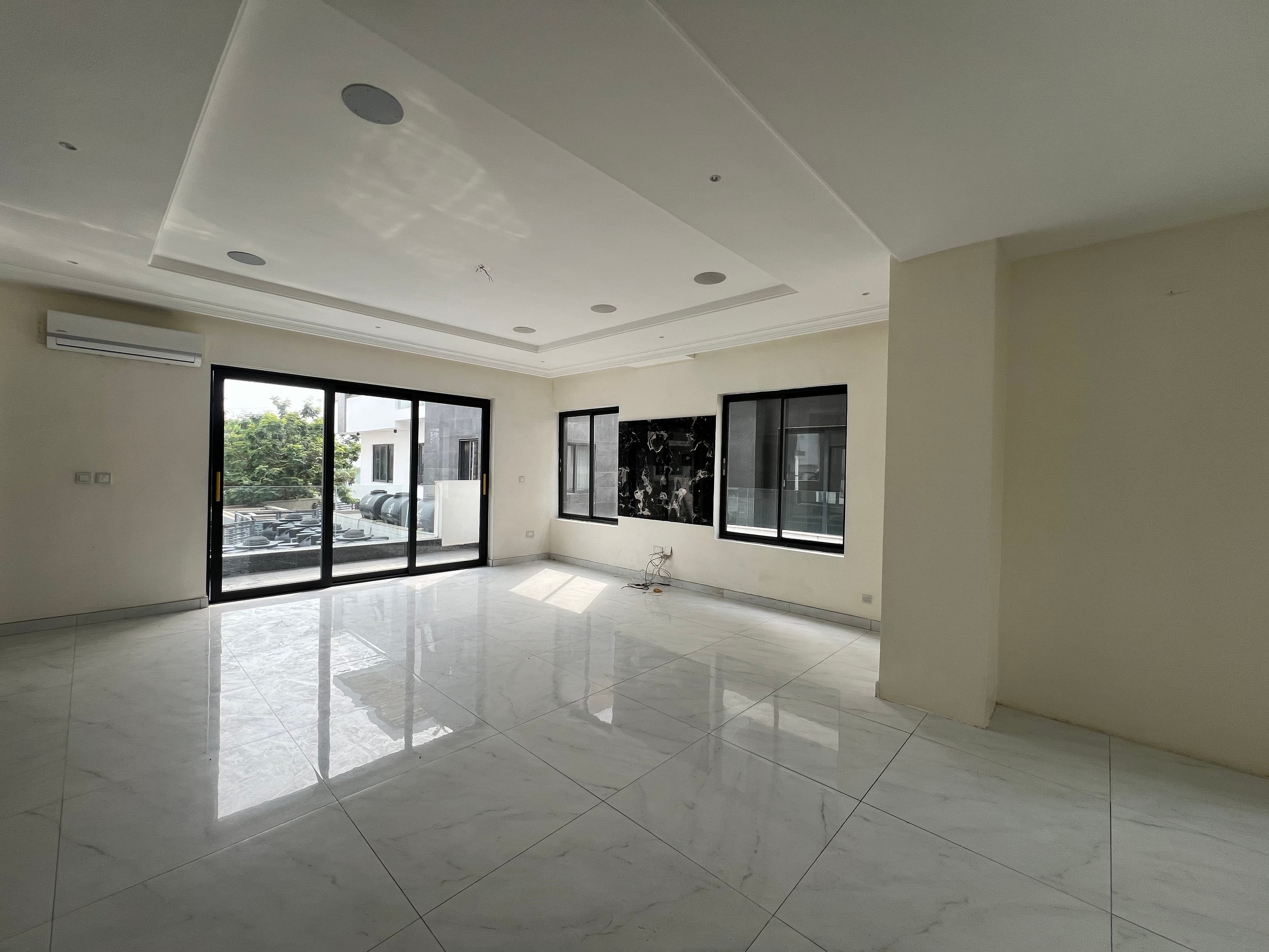 Gallery image - 5