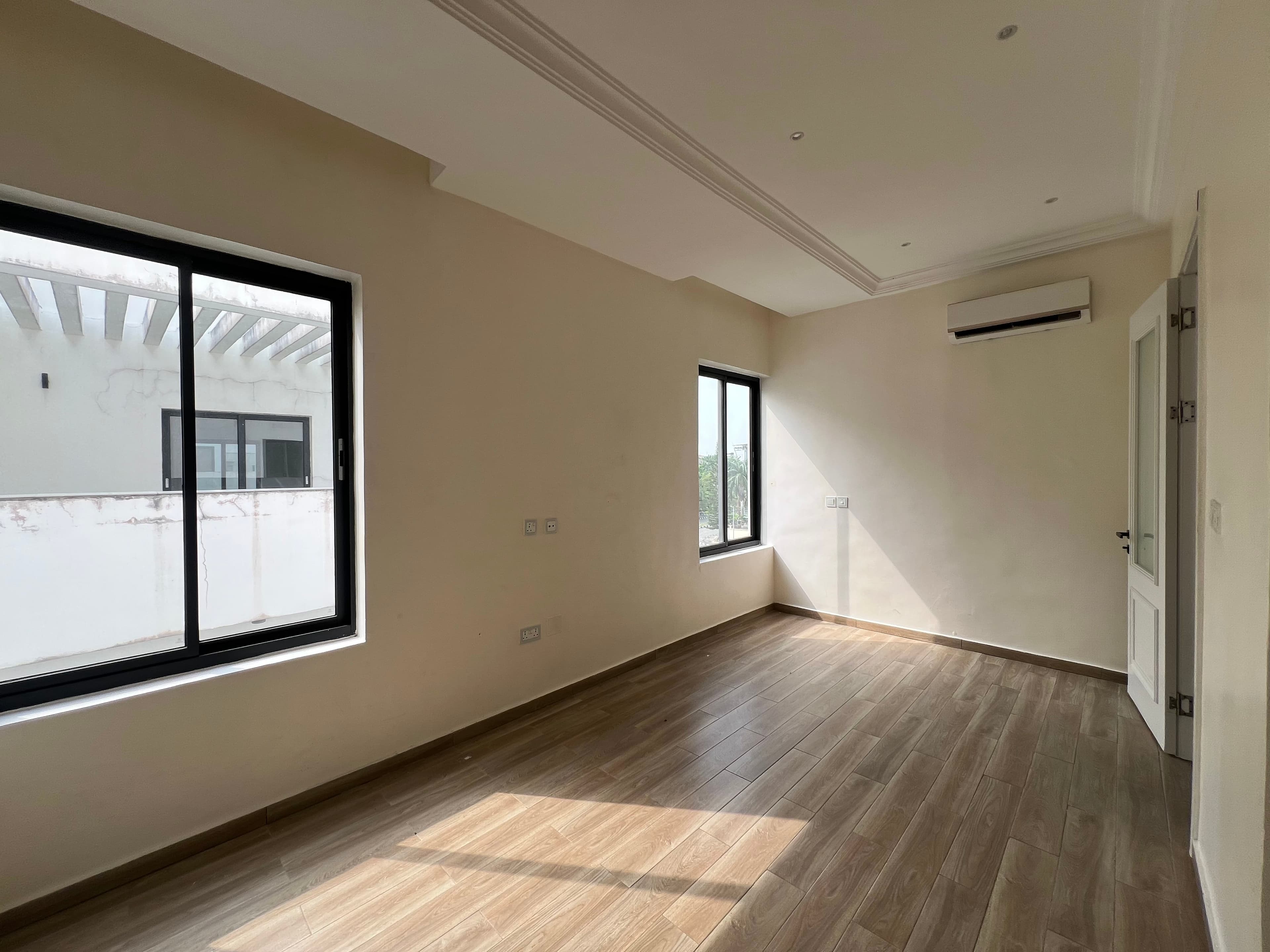 Gallery image - 15