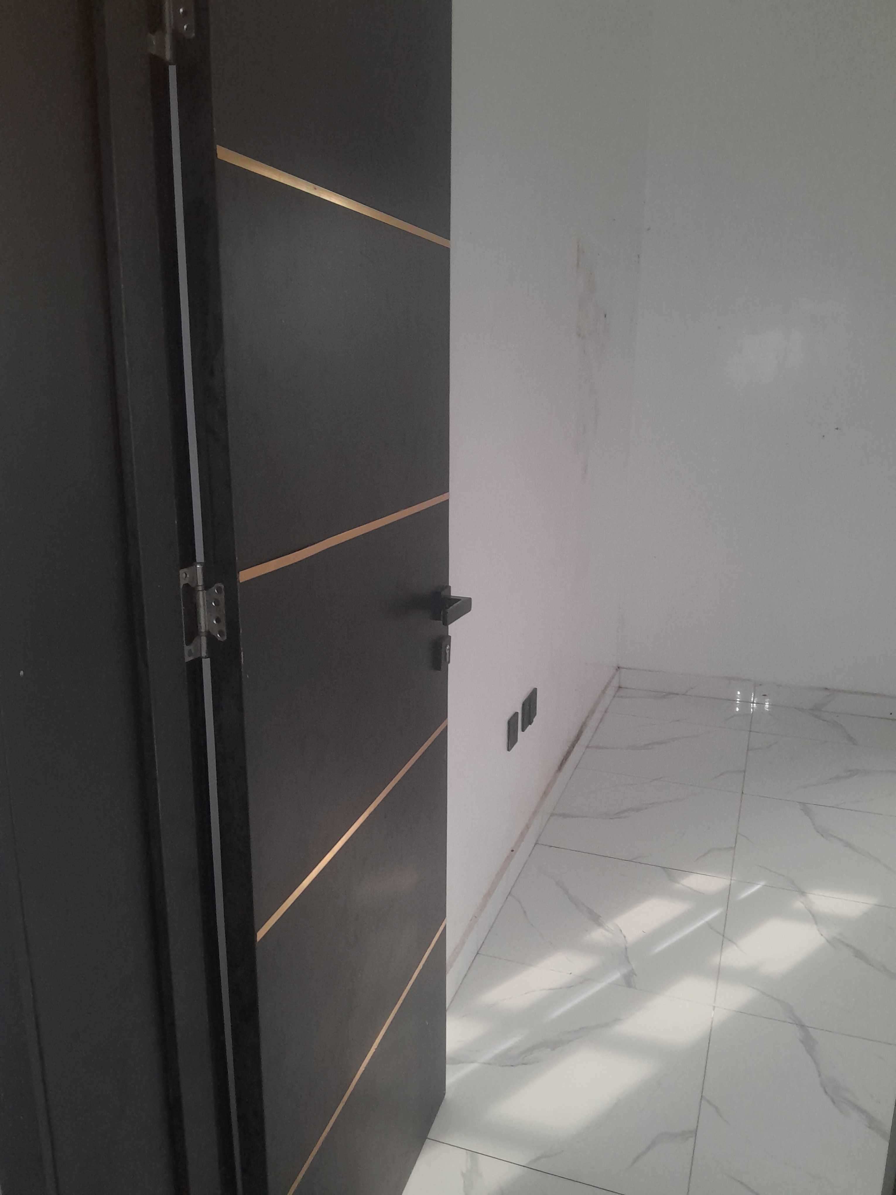 Gallery image - 12